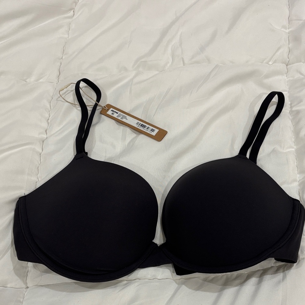 SKIMS Fits Everybody Tshirt Demi Bra (Onyx)